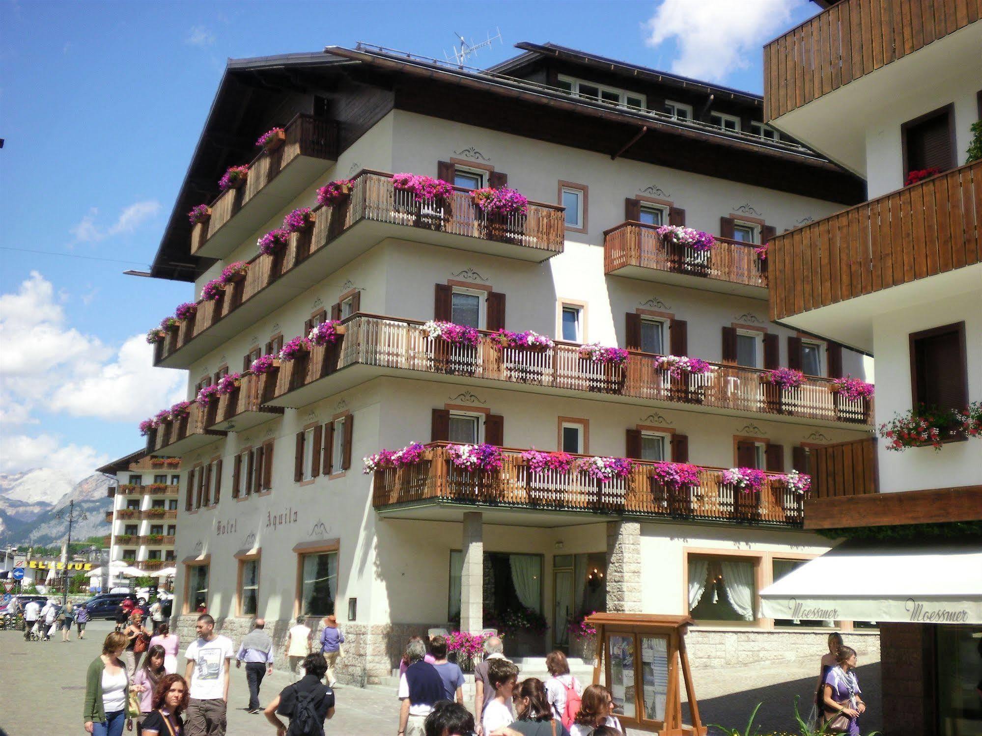Hotel Aquila Cortina d'Ampezzo Exterior photo